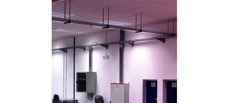 Instalaciones Garman Instalación eléctrica de bandejas metálicas en sala producción componentes electrónicos